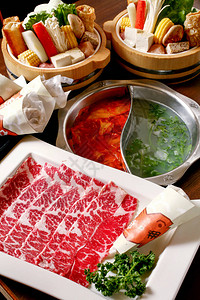 牛肉蔬菜双味火锅套餐图片