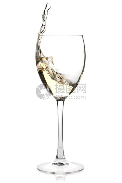 葡萄酒收藏在玻璃杯中泼白葡萄酒孤图片