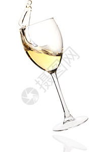 在落下的玻璃杯中挥发白葡萄酒图片