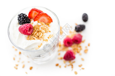用希腊酸奶和花粉制成的早餐面条盛图片