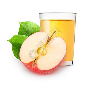 一杯新鲜苹果汁和一半水果图片