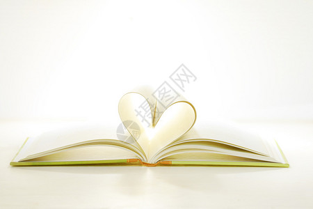 书页的心脏形状温图片