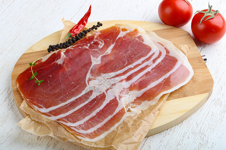 美味的Jamonserrano辣椒和百里香叶背景图片