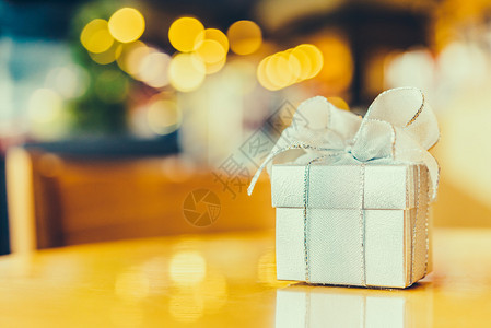 选择焦点生日礼物盒虚拟效果样式图片Nameinfo图片