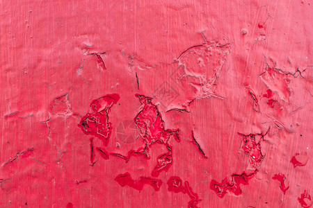 破裂的红色油漆纹理旧漆成红墙的特写抽象的垃圾背景老图片