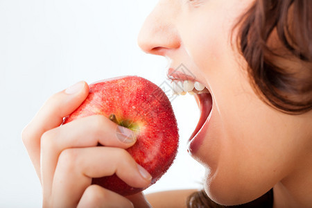 健康的营养和健康的牙齿或饮食年轻女图片