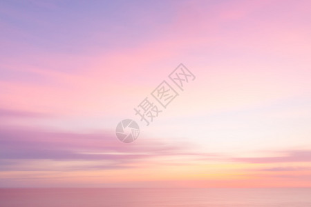 日落天空和海洋自然背景的焦点被淡化模背景图片