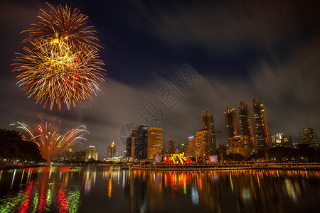 晚上的城市曼谷泰国王庆祝活动图片