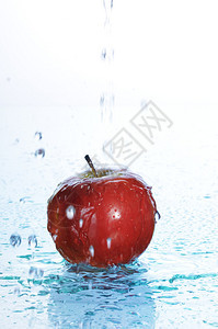 红苹果倒水图片