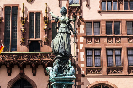 德国法兰克福罗默前的正义女神像图片