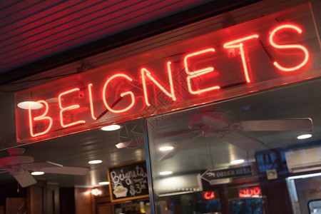路易斯安那州新奥尔良面包店的Beignets霓虹灯广告图片