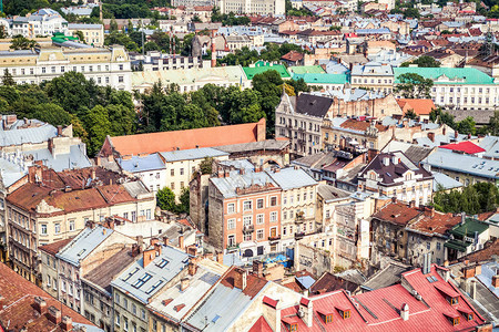 欧洲老城Lvov中心地带的空中观察古老废图片