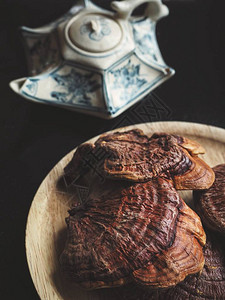 灵芝黑底灵芝蘑菇茶壶图片