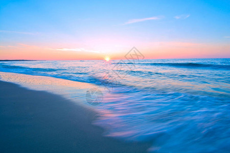 海浪和日落蓝色海景模图片