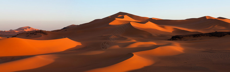 撒哈拉沙漠中的沙丘图片