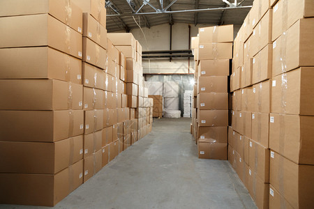 有箱子的纸制品和物品仓库背景图片