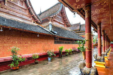 云南西双版纳古庙中的美丽建筑图片