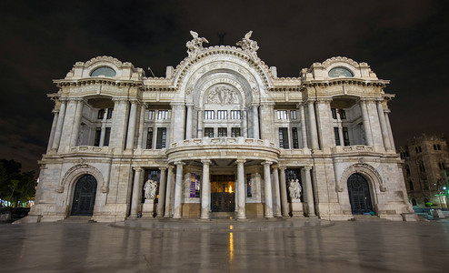 晚上看到的墨西哥城的主要歌剧院和剧院1934年落成的奢华大理石新古典主义建筑墨西图片