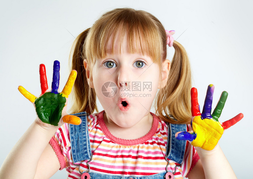 女孩玩得开心手高清图片下载-正版图片503217519-摄图网