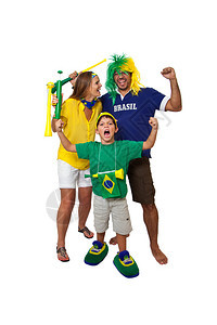在白色背景下庆祝的巴西家庭粉丝图片