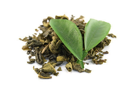 绿茶叶和晒干的茶叶图片
