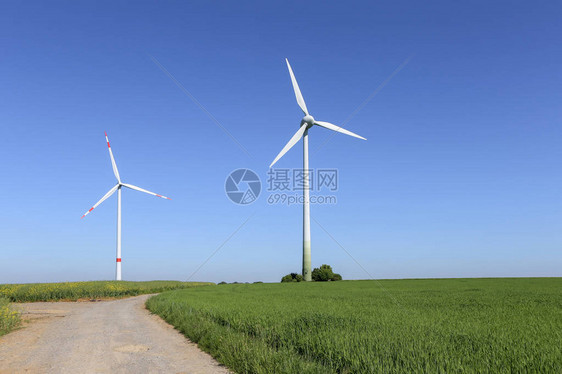 现场的替代能源风力涡轮机图片