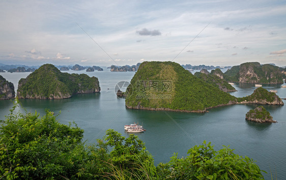 令人难以置信的哈隆湾和来自越南Titop图片