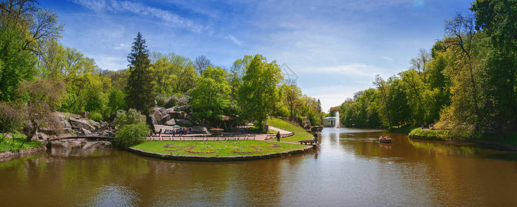 风景秀丽的湖索菲耶夫斯基公园乌曼图片