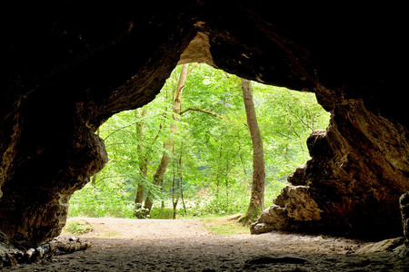 阿甘山从洞穴看砂岩穹顶图片