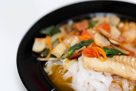 自创可口泰国汤用鱼红萝卜胡椒蘑菇葱蕃茄图片