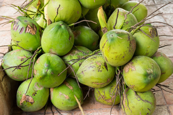 许多椰子喝的甜椰子图片