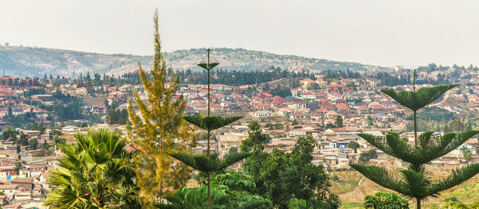 卢旺达的人均城市基加利从该市郊外山丘上背景图片