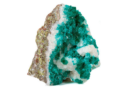 白色背景上的宏观矿物石Dioptase硅酸盐铜特写图片