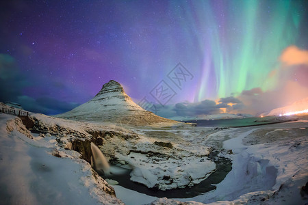 在冰岛的柯克朱费尔山和上出现了图片