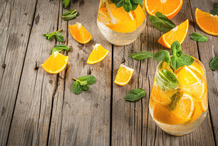 夏季清爽的橙汁饮料图片