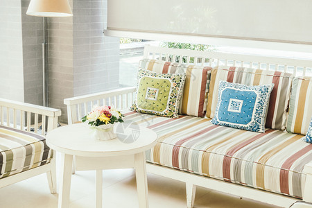 室内客厅沙发装饰的漂亮豪华枕头图片