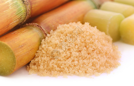 一块甘蔗糖在白色背景图片素材