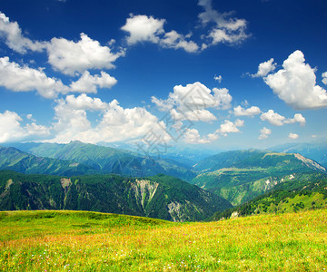绿色草地青山图片素材_绿色草地青山图片大全_绿色草地青山背景图片