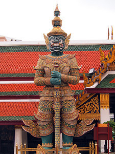 翡翠佛寺庙的巨人监护人图片