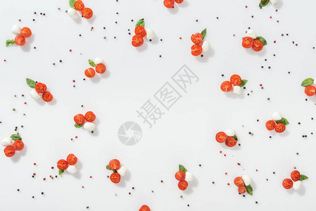 红樱桃西红番茄莫扎里拉奶酪绿色叶和图片