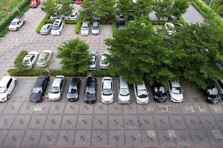 室外停车场的高角度视图图片