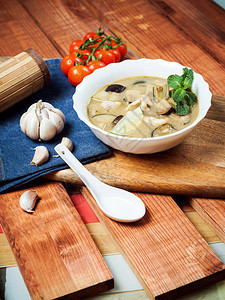 蔬菜汤配鸡肉泰国菜图片