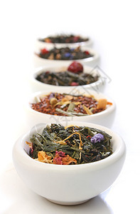 不同碗的百米茶叶混图片