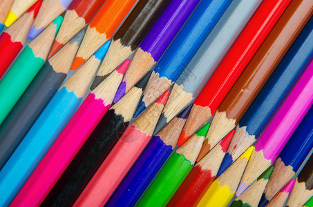 创意概念中的彩色铅笔图片