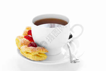 茶碟和蛋糕上的一杯茶图片