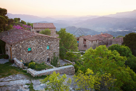 西班牙加泰罗尼亚Siurana小山村背景图片