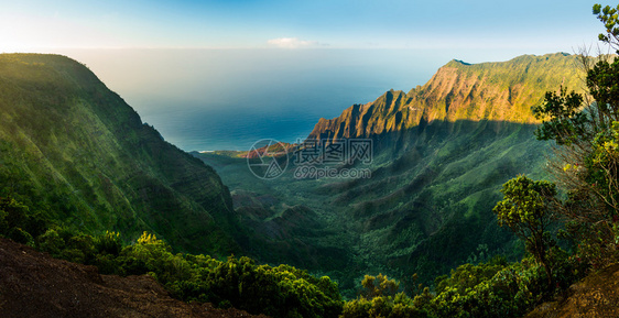 人类发展报告在夏威夷KalalauKauai和Kalalau河谷的日落中采用的Kalalau河谷高定图片