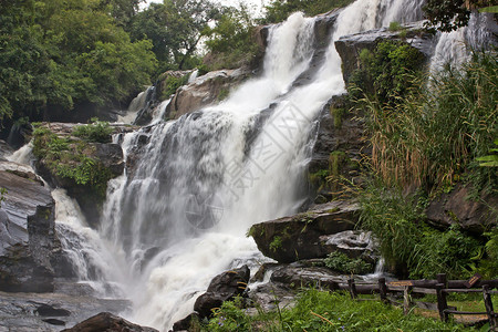 河流小溪瀑布自然石块在高清图片