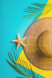 夏季成份热带棕榈叶草沙帽蓝面和黄色面条海星概念暑期旅行平躺顶图片