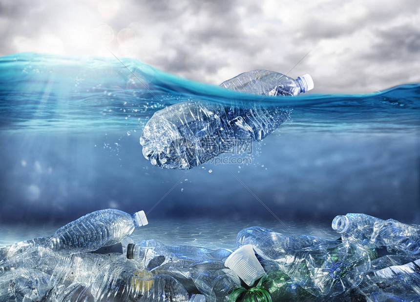 漂浮瓶全世界范围内的海洋塑料污染问题海上塑图片